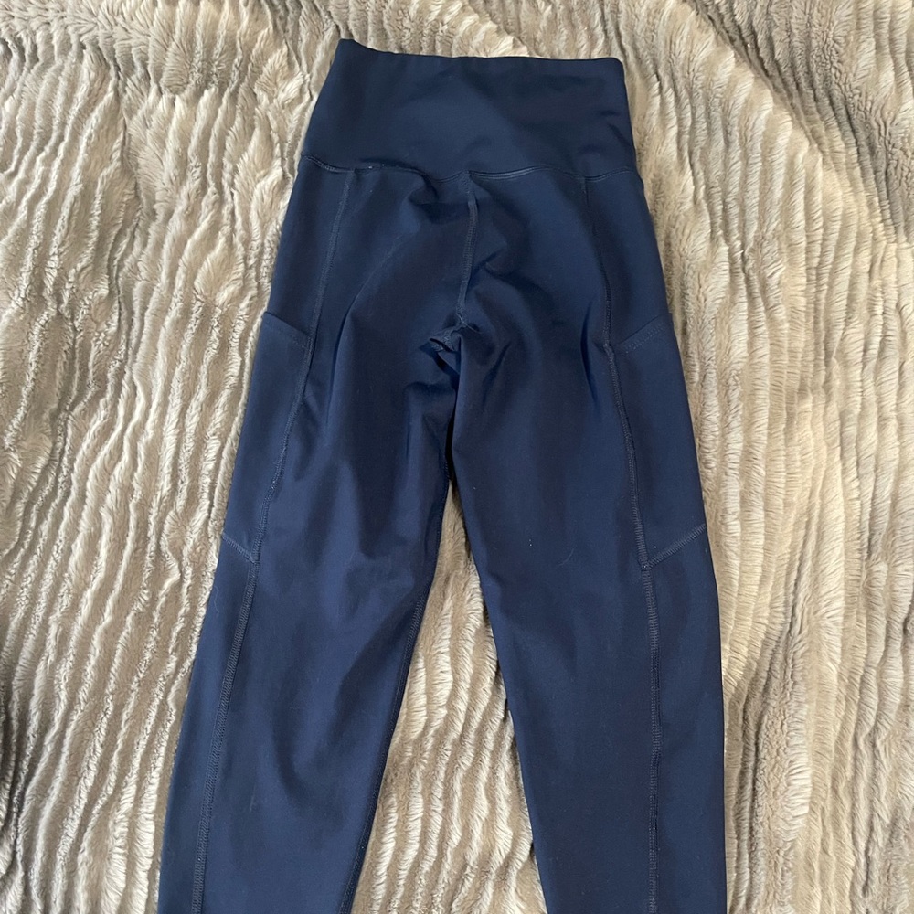 American Eagle The Everything Pocket High waisted pocket leggings.